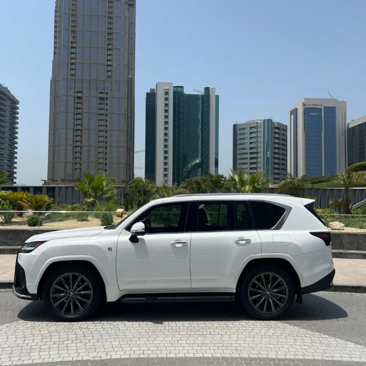 Lexus LX 600 F SPORT - Image 2